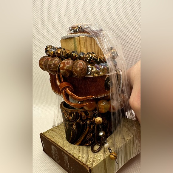 $140 ⭐️ NEW Sandra Ling Leather & Stretch Bead Bracelet Set Stack w Tower Stand - Picture 6 of 8